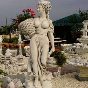 Kiss Zsuzsa kerti nagy szobor 