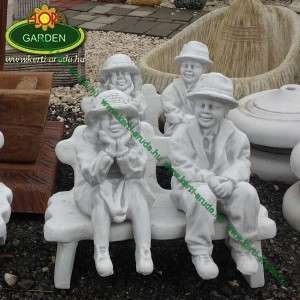 Elad&oacute; kerti szobrok pados ifjak 