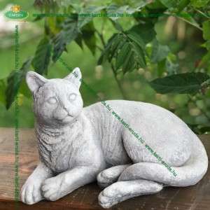 Fekvő macska szobor