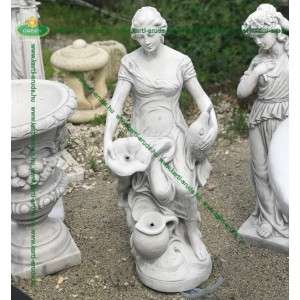 V&iacute;zk&ouml;pő női szobor k&uuml;l&ouml;nlegess&eacute;g 