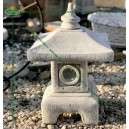 Jap&aacute;n kő kerti l&aacute;mpa 