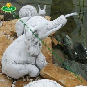 Elef&aacute;nt v&iacute;zk&ouml;pő kerti figura