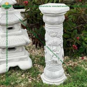 D&iacute;szes oszlop &eacute;denkert mot&iacute;vummal