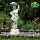 Elad&oacute; szobor nő gy&uuml;m&ouml;lcskos&aacute;rral