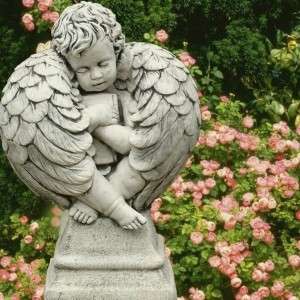 Bibliát szorongató angyalka szobor