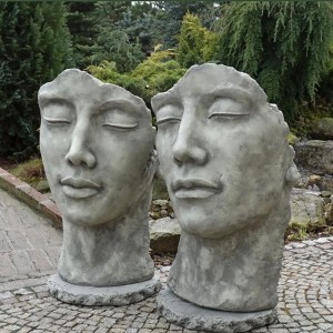 Modern szobor férfi arc