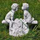 Kerti d&iacute;sz libik&oacute;k&aacute;s gyerekek szobor