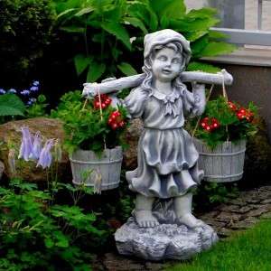 V&iacute;zhord&oacute; kisl&aacute;ny kendős szobor 