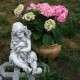 Kis szobor kislány kutyusával   