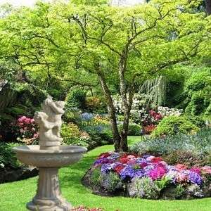 Sz&ouml;kők&uacute;t kőszobrokkal  